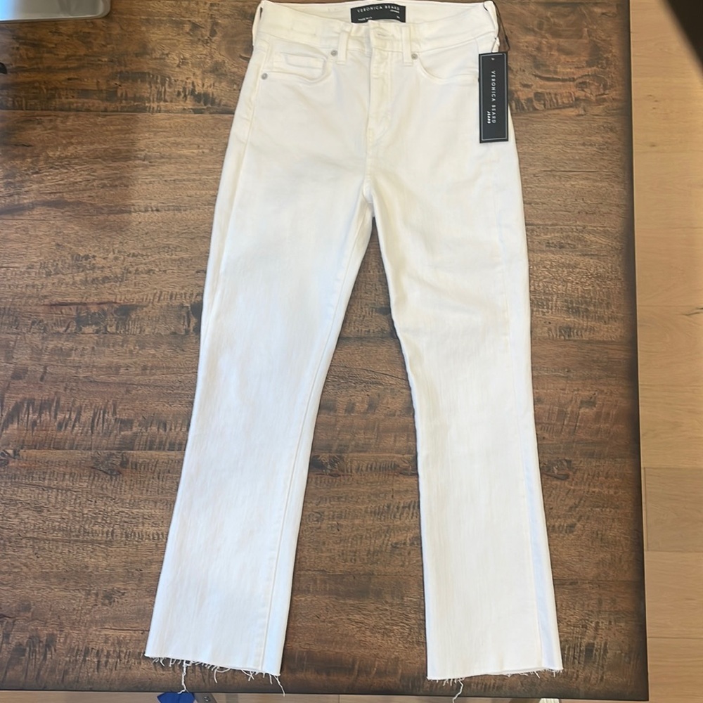 Veronica Beard Jeans- Carly Kick Flare AW Hem         *size 26/2 (white)